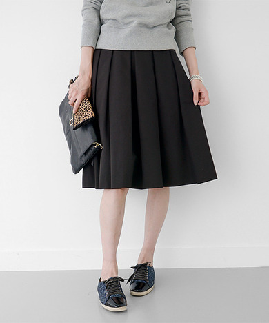 ミディ丈タックフレアスカート