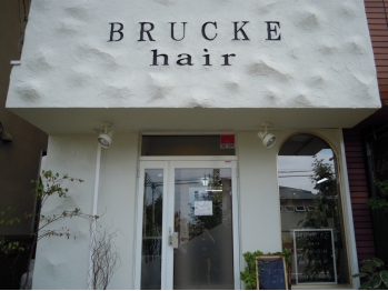 BRUCKE hair