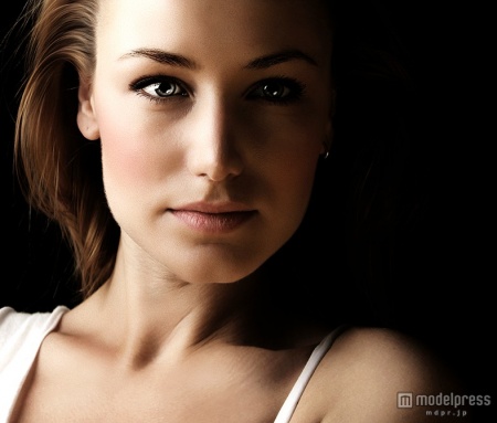 二重あごを解消しよう(Photo by Anna Omelchenko)