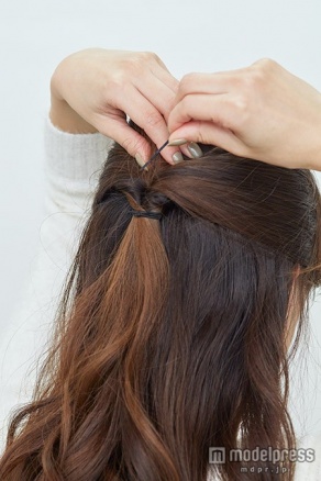 【STEP2】ピンを1本深めに刺して整える