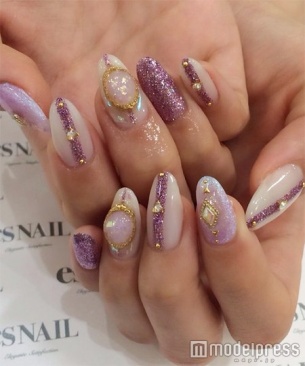 仕事運・勉強運アップ・パープルネイル／画像提供：esNAIL