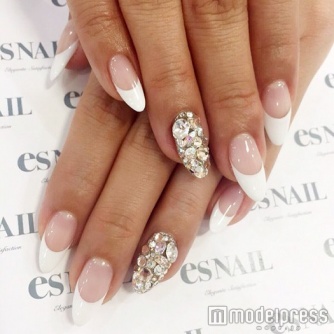 定番フレンチ＆埋め尽くし／画像提供：esNAIL