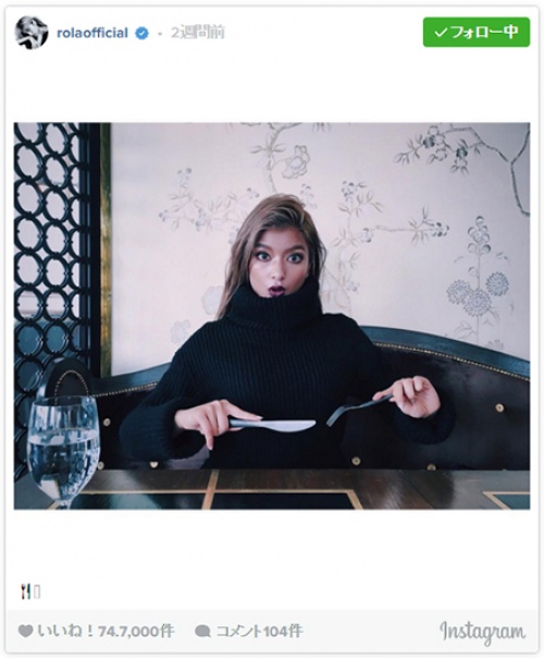 “赤リップ”の次は“プラムリップ”で旬な大人メイク／ローラInstagramより