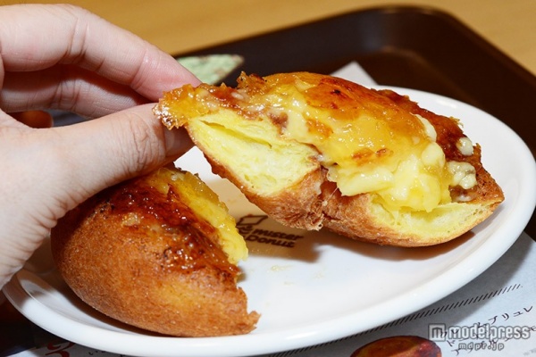 表面パリっと、中はジュワっとカスタードクリームがとろけ出る(C)モデルプレス