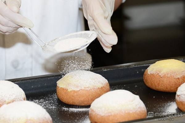 砂糖をまぶす(C)モデルプレス