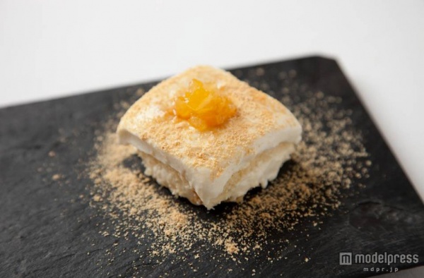 「黄柚子のティラティス」アラカルト(ディナーのみ)850円、ランチコース+500円、ディナーコースの一品※税・サ別/提供店舗:イルギオットーネ