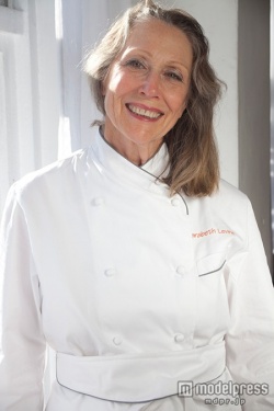 創業者サラベス・レヴィーン