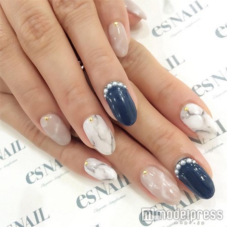 3位大理石ネイル/画像提供:esNAIL