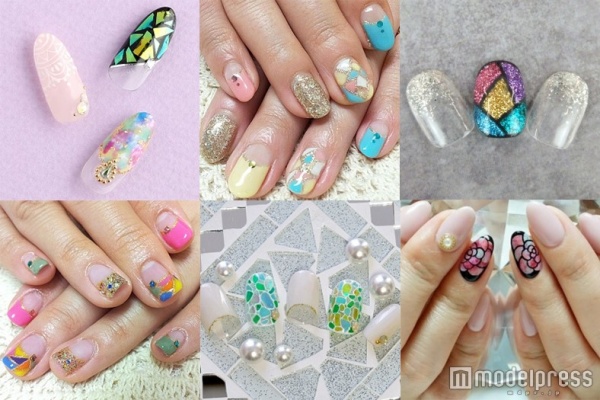 クリアな輝きを指先に…「ステンドグラスネイル」でカラフルアートを楽しみたい！／画像提供クーポンランド