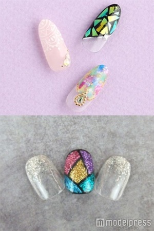 胸キュンステンドグラスネイル「Baby's Breath 銀座店」（上）、ブラックステンドグラスネイル「プレジョワネイル　ヴェルダ」（下）／画像提供クーポンランド