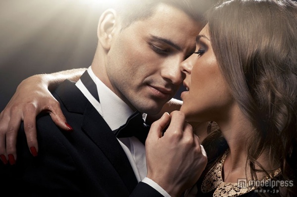 男性がキスしたくて仕方なくなる5つのテクニック（Photo by Aarrttuur／Fotolia）