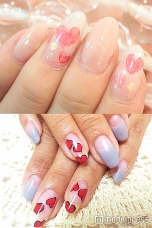 ホロハート「Nail Salon Blisst 新宿店」（上）、手描きハート×ダスティブルー「La Luna」（下）／画像提供クーポンランド<br>
