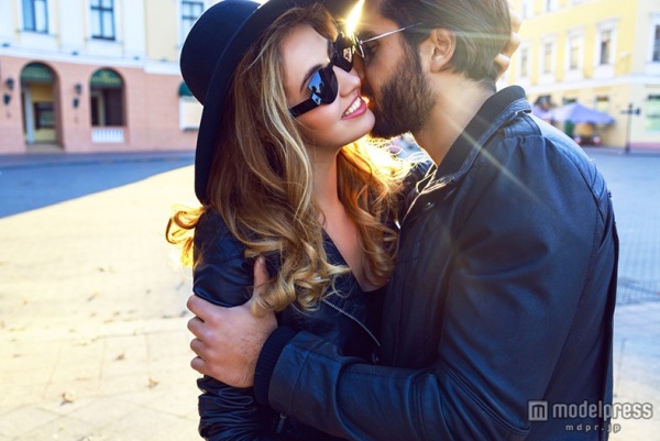 「キスしてイイ?」男性がただの女友達に思わずキスしちゃうきっかけ5つ(Photo by Ann Haritonenko/shutterstock)
