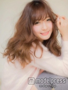 ナチュラルロングウェーブ「hair&make MAHALOA lani」担当・早野 世広さん／画像提供・クーポンランド