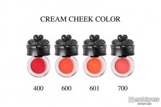 アナ スイ クリーム チーク カラー／（左から）400アナレッド・600スーパー オレンジ・601マジョリカ オレンジ・700ベージュ ピンク／各￥2，800（税抜）画像提供・ANNA SUI