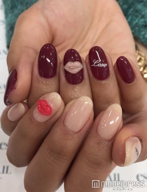 ボルドー×ピンクベージュ／画像提供：esNAIL