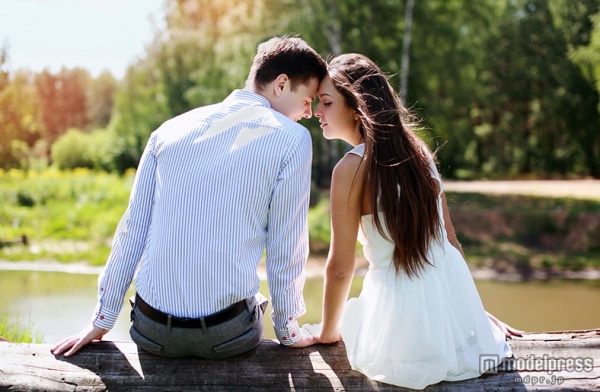 勇気を出して手を繋いじゃおう（Photo by rohappy／Fotolia）