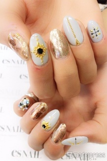 ホイル×ゴールドネイル／画像提供：esNAIL