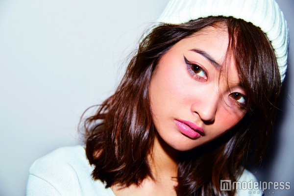 “目尻だけ”を囲むのがポイント／「JELLY」3月号より（画像提供：ぶんか社）モデル：安井レイ