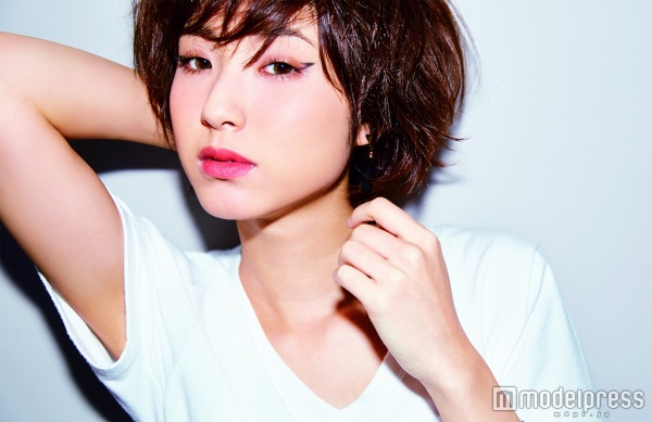 口ばしみたいなアイラインがおしゃれ！／「JELLY」3月号より（画像提供：ぶんか社）モデル：izu