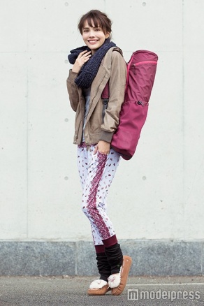 伊藤ニーナ/特集「ヨガ行く日のあったかブーツ&シューズ」より(画像提供:セブン&アイ出版)