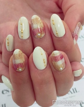 チェック柄ネイル／画像提供：esNAIL