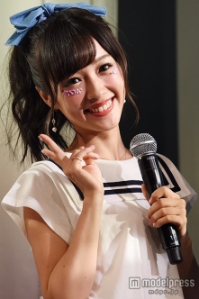 黒髪時代の前田希美（C）モデルプレス