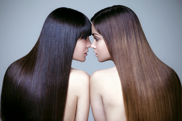 シャンプー前にやるとツヤ髪になるワザ5つ/Photo by Anibal Toro Photography