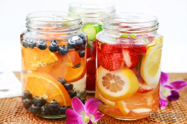 好きなフルーツ酢を入れよう（Photo by Miramiska）