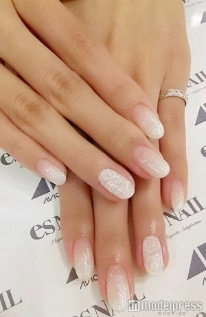 ホワイトグラデーション／画像提供：esNAIL