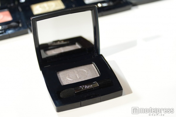 キラキラが可愛い!「Dior(ディオール)」幻の“フェアリーグレー”が復刻(c)モデルプレス