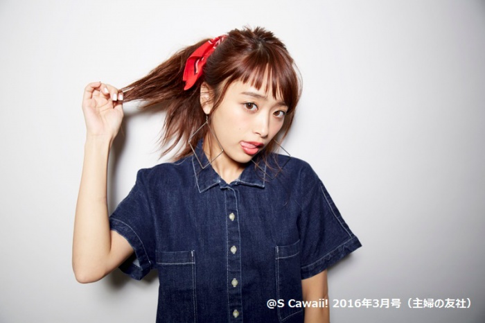 バンダナでポニーテール!ゆるさを出した結び方がポイント/「S Cawaii!」3月号(画像提供:主婦の友社)