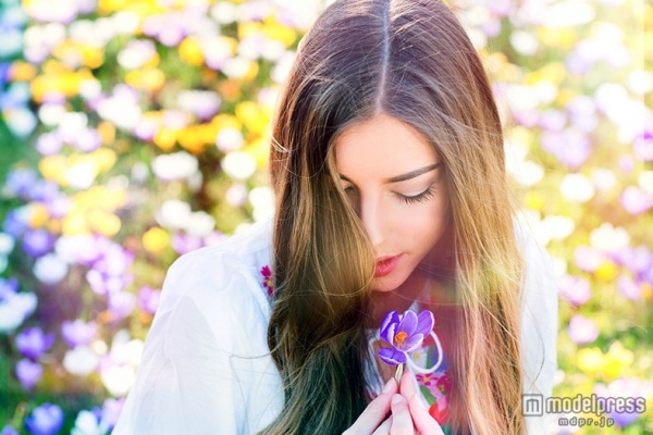 大人の“青みピンクメイク”の正解は?(Photo by drubig-photo/Fotolia)