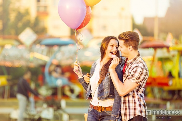 デートに誘いやすい女性になろう（Photo by Igor Mojzes／Fotolia）