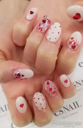 ホロハートネイル/画像提供esNAIL
