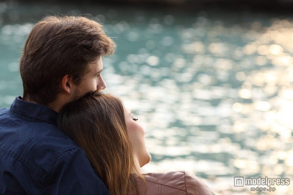 女友達だと思ってたのに…異性として意識する瞬間が判明 今週一番読まれたニュースとは？【コラム編TOP5】（Photo by Antonioguillem／Fotolia）