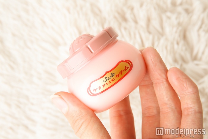 コロンとした小さめのパッケージ(C)モデルプレス
