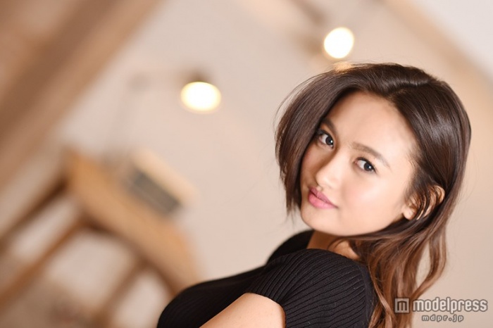 “驚異の10頭身”香川沙耶、日本一の美ボディキープ法は食事制限無し(C)モデルプレス