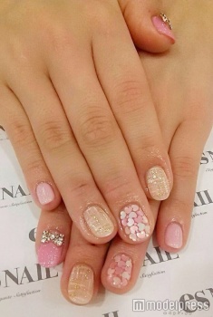 敷き詰めネイル／画像提供esNAIL