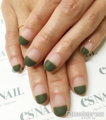 直線フレンチ／画像提供esNAIL