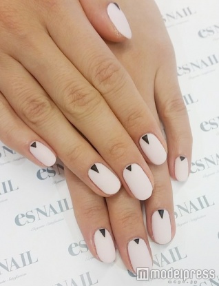 スクエアデザインネイル／画像提供esNAIL