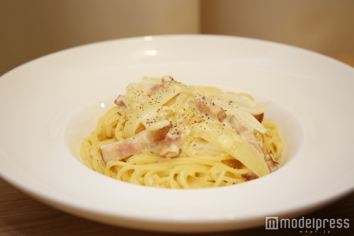 ＜乳を使わない豆乳クリームのカルボナーラ＞1,300円（税込）（C）モデルプレス