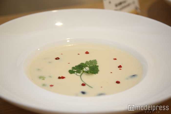 ＜お豆いろいろポタージュスープ＞880円（税込）（C）モデルプレス