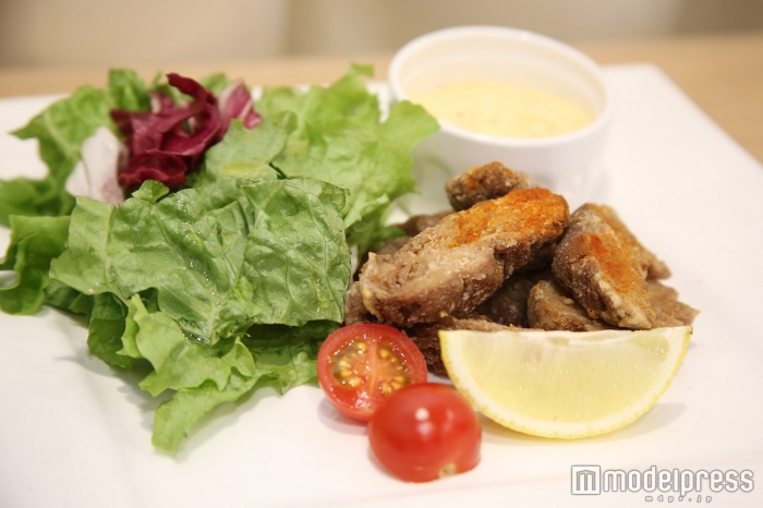 ＜大豆ミートのフリット まめどれのタルタルソース添え＞900円（税込）（C）モデルプレス