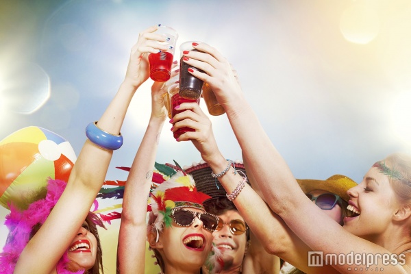 やっちゃった！食べ過ぎ飲み過ぎをなかったことにする5つのポイント（Photo by Paper Boat Creative／gettyimages）