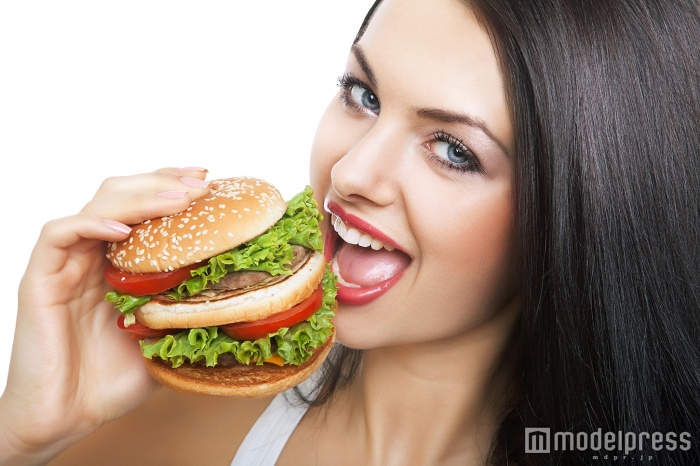 たったこれだけ！？ドカ食いを防ぐ方法（Photo by AlexButsCom） 