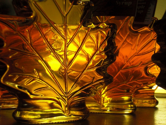 メープルシロップは栄養満点／Maple syrup glass light leaf　by Ano Lobb. @healthyrx