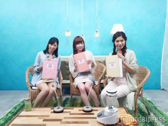 （左から）栗山麗美、Re:ガールズ・愛内みさ、ayumi