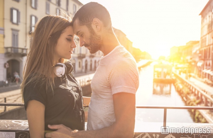 ライバルが多すぎて困る！モテる彼と急接近するには？（photo by oneinchpunch／Fotolia）