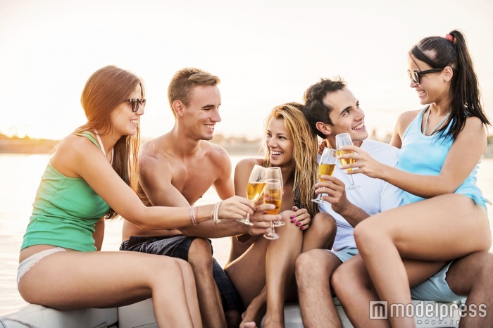 楽しいはずなのに、どこか寂しい(Photo by skynesher/gettyimages)